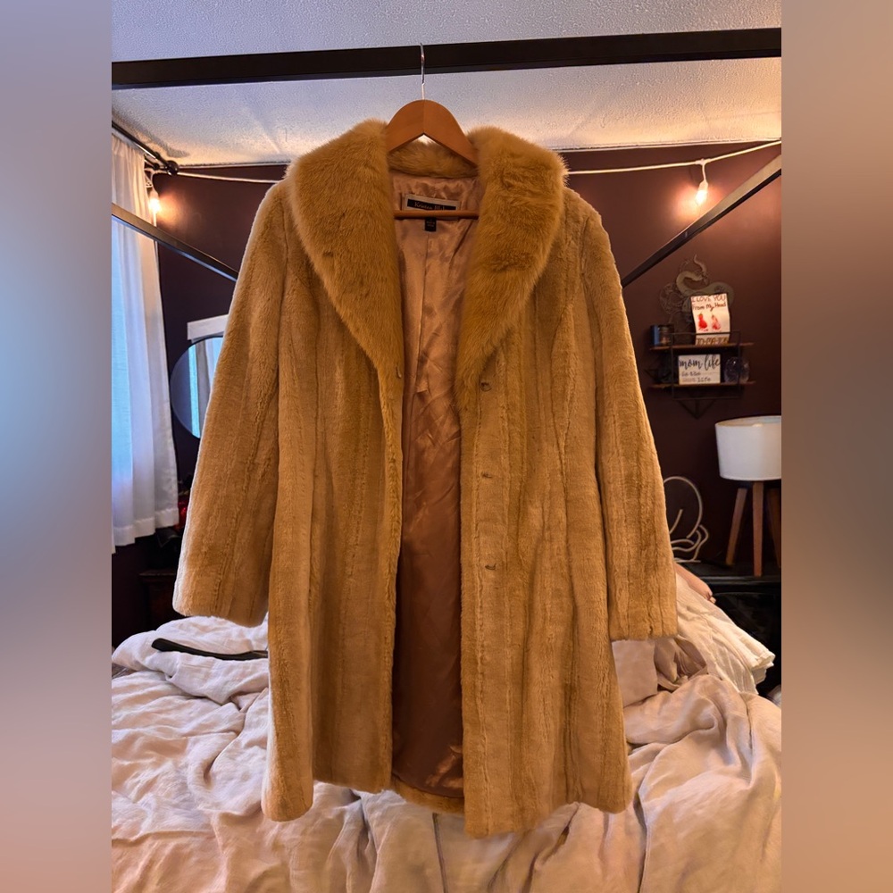 Vintage Women's Faux Fur Coat in Camel - Mob Wife